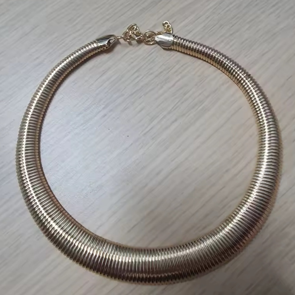 Vintage Silver Choker Collar Necklace – Sleek & Bold - Picture 9 of 9
